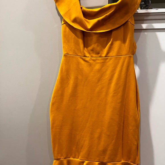 Lulus yellow off the should midi dress - Picture 2 of 2